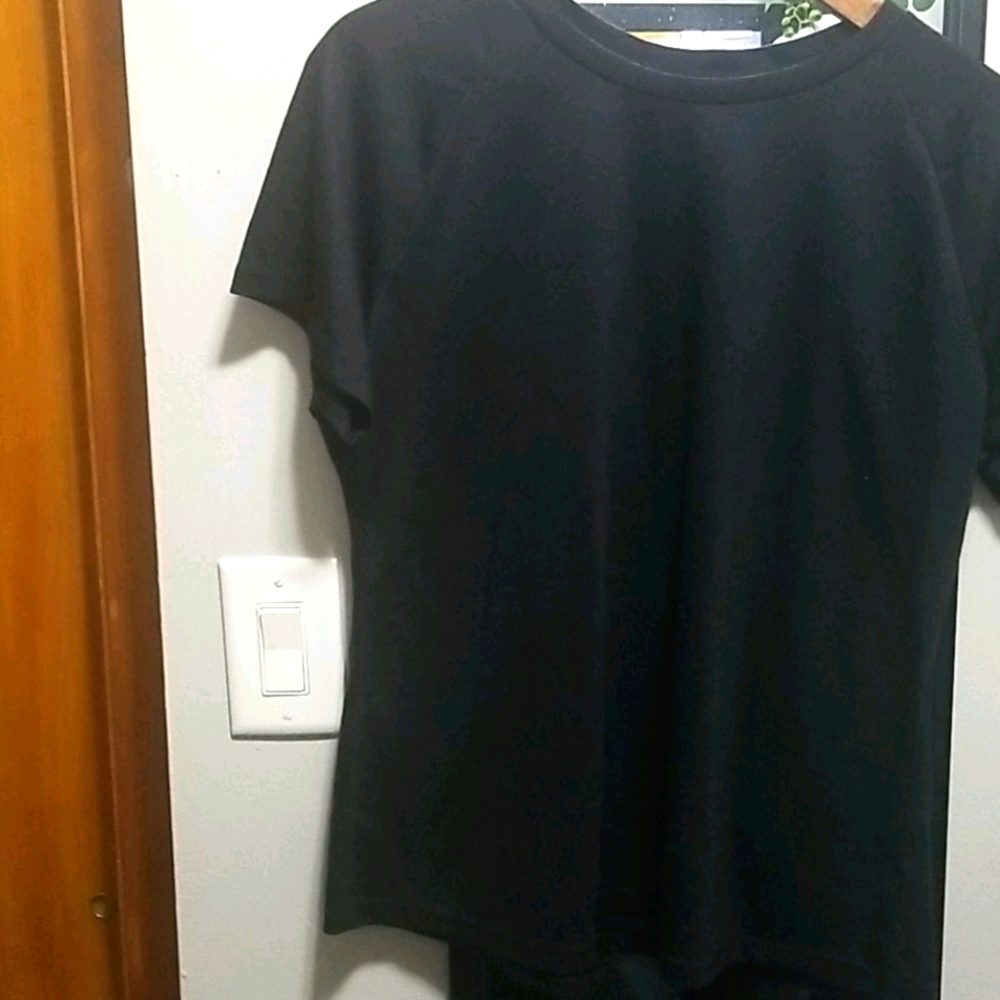 EUC black athletic tshirt